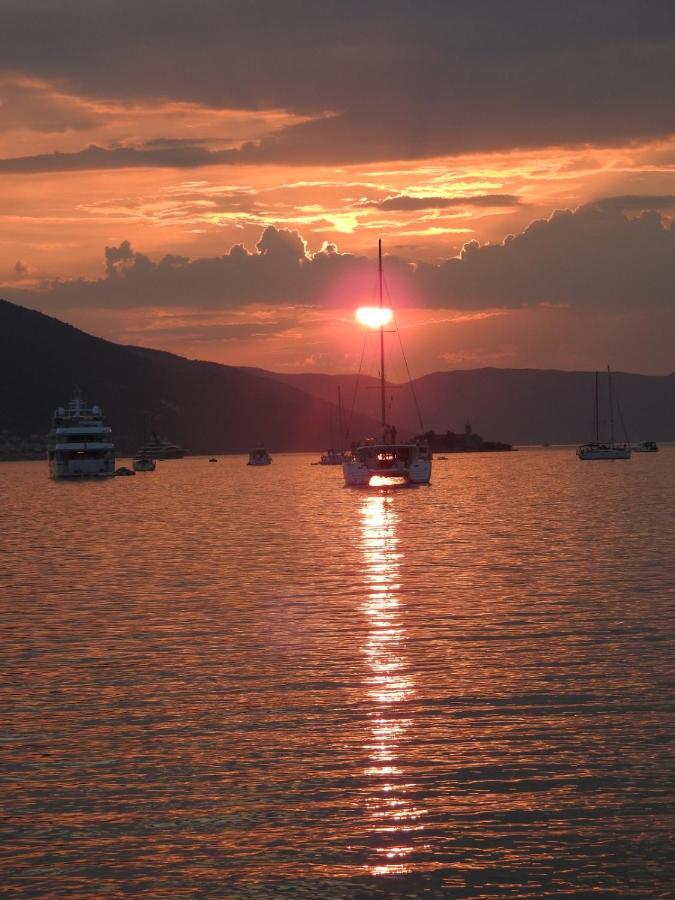 Hotel Wisteria Tivat Zewnętrze zdjęcie